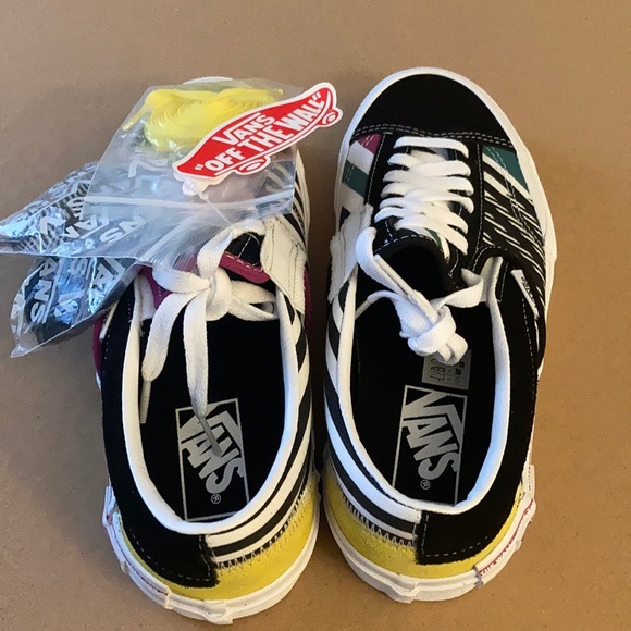 Vans - Picture 4 of 15